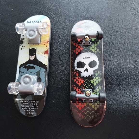 Tech Deck FingerBoard Zero Skull Skateboard And 2012 Batman Skateboard - Picture 2 of 4